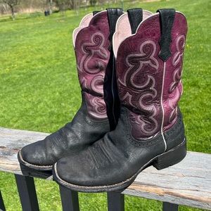 Ariat 9b square toe cowboy boots